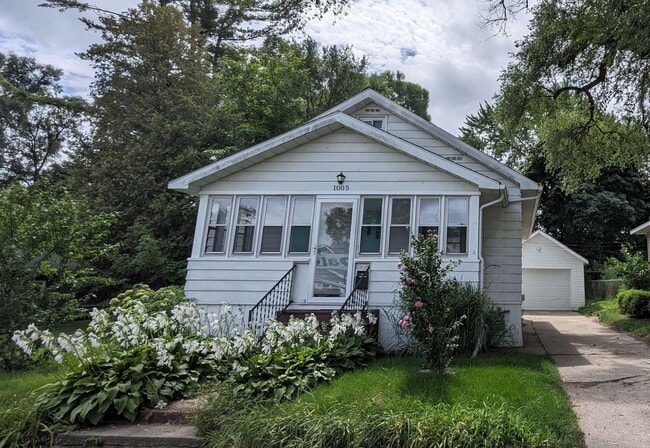 Primary Photo - 1005 W Dale Ave