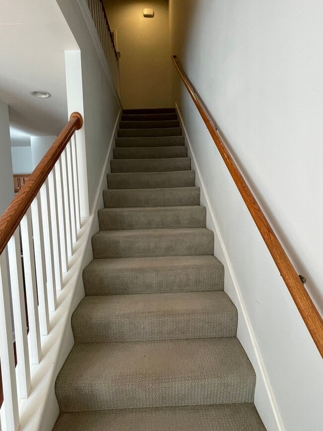 Building Photo - 2310 Elliott Ave