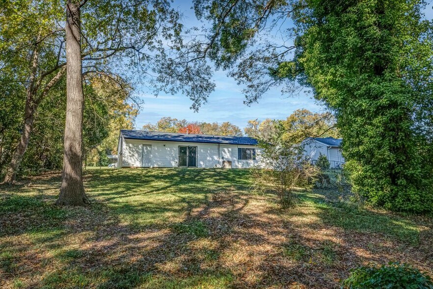 Building Photo - 283 E Hampton Ave