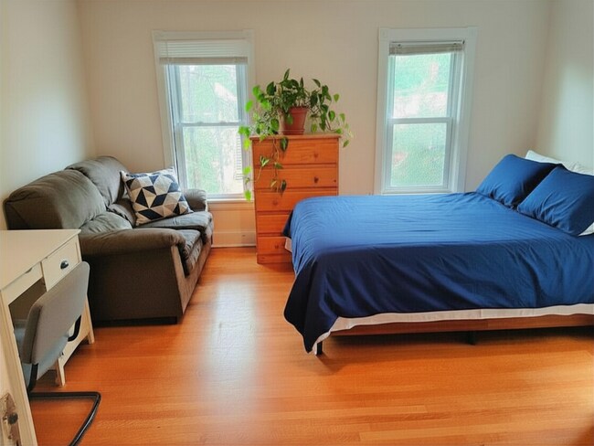 Building Photo - 123 Columbia St