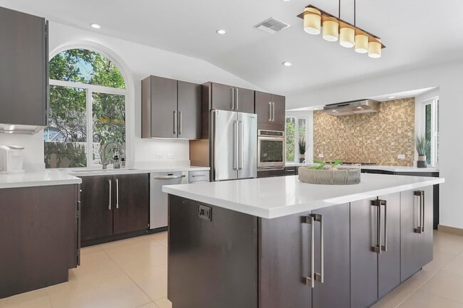 Building Photo - 70825 Ironwood Dr