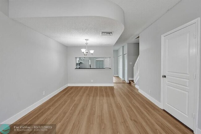Building Photo - 4903 SW 31st Terrace