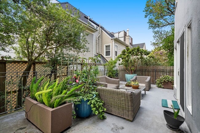 Building Photo - 2121 Laguna St