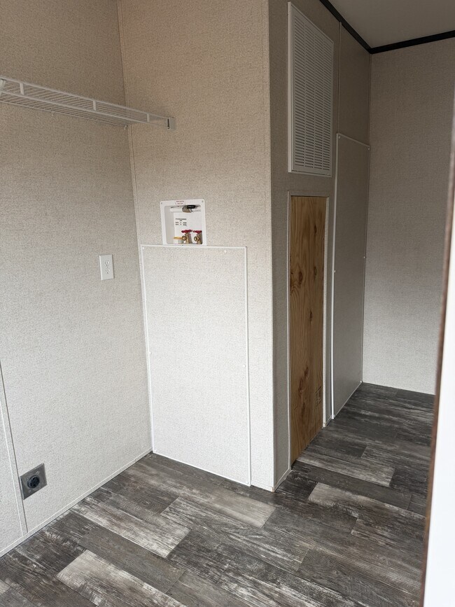 Building Photo - 408 Parker St