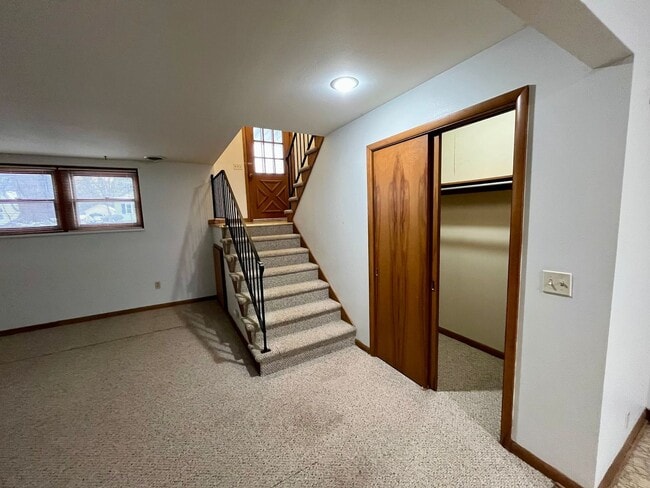 Building Photo - 811-813 W Adler Rd