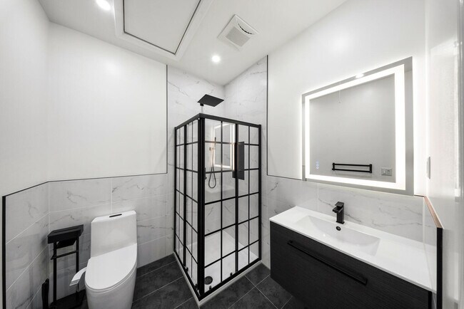 Building Photo - 9065 Watercrest Cir E