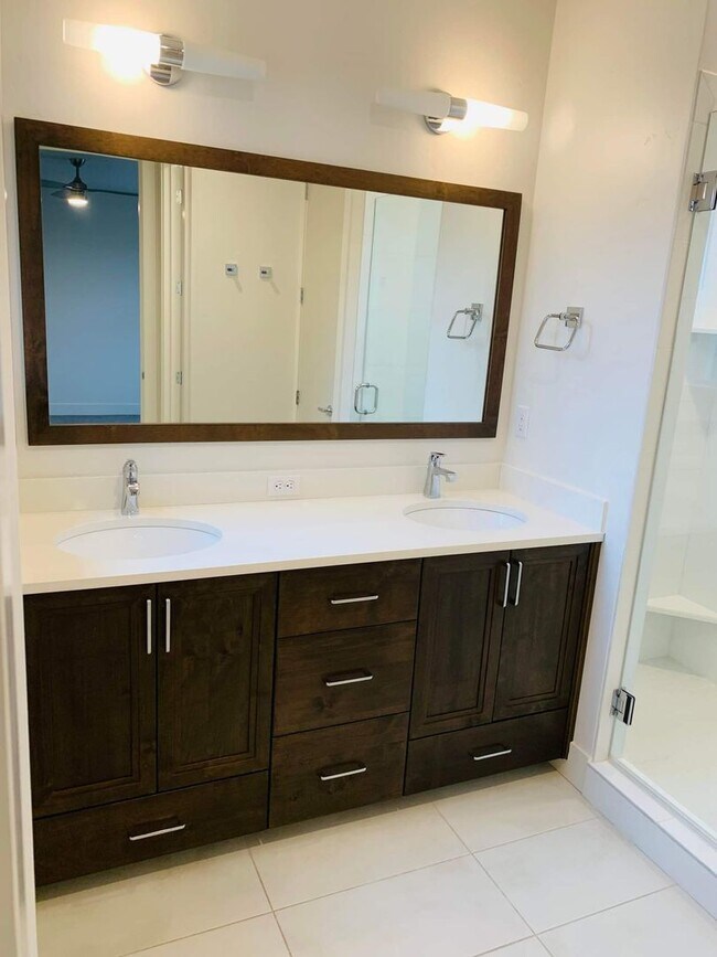Building Photo - Stunning Home in Harris Ranch with Community Pool!