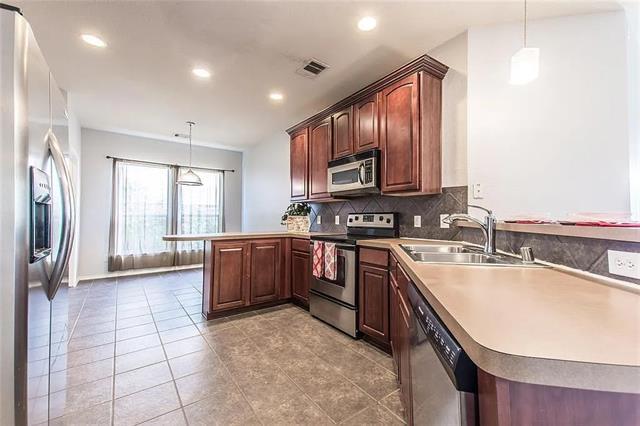Building Photo - 9779 Old Field Dr