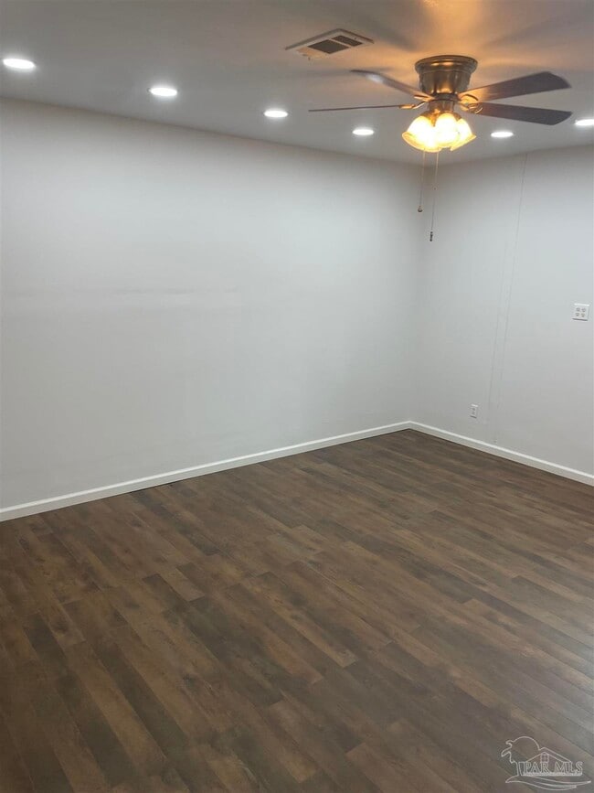 Building Photo - 540 Templehill St