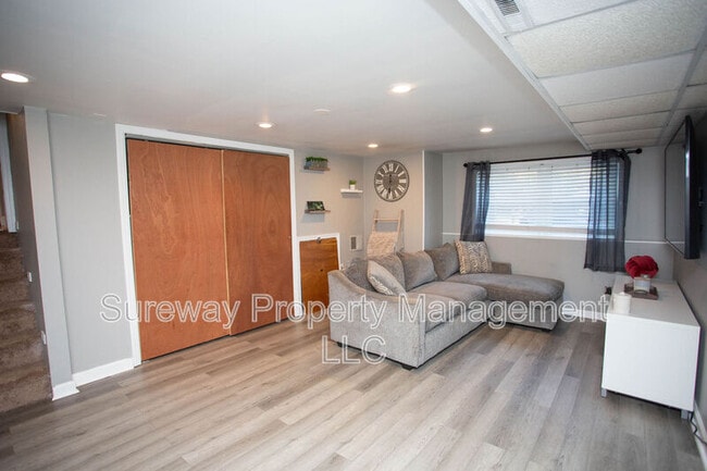 Building Photo - 403 University Blvd