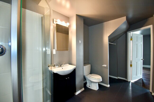 Building Photo - 1309 6th Ave S