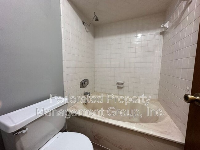 Building Photo - 1114 W Romaine Cir