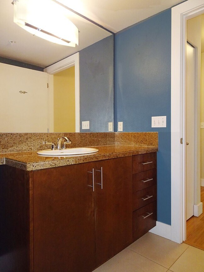 Building Photo - 1Bd/1Ba Seattle Condo