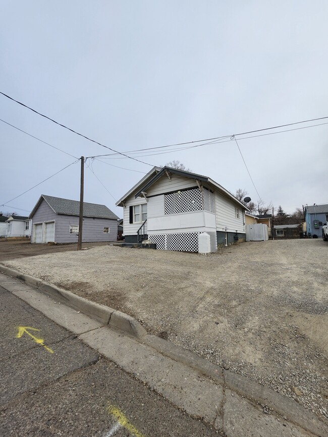 Building Photo - 38 1st St