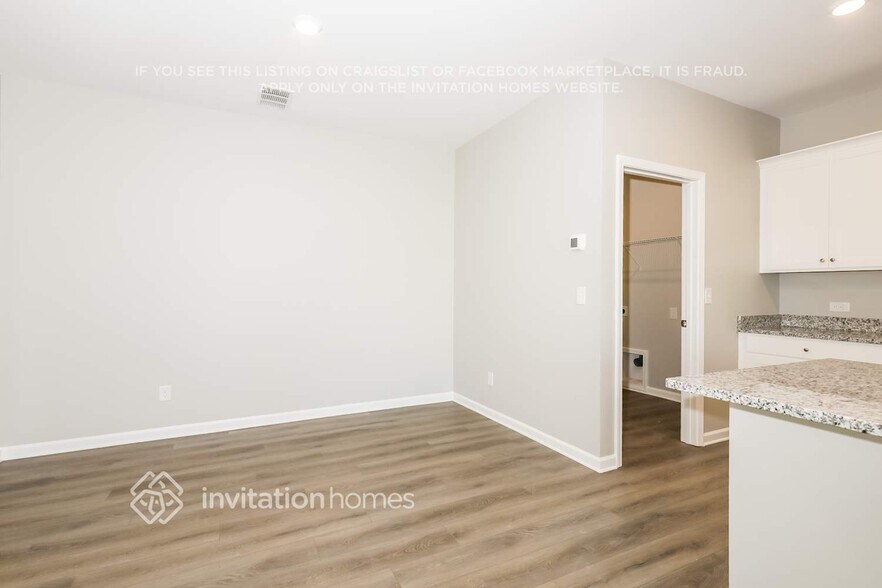 Building Photo - 521 Almere Dr