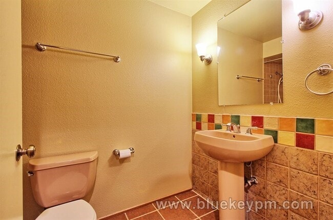 Building Photo - 3 bed, 2 bath home in Portland near Highwa...