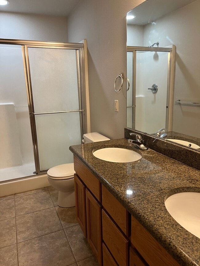 Building Photo - 3 bedroom, 2 bathroom, 2 car garage duplex in Republic