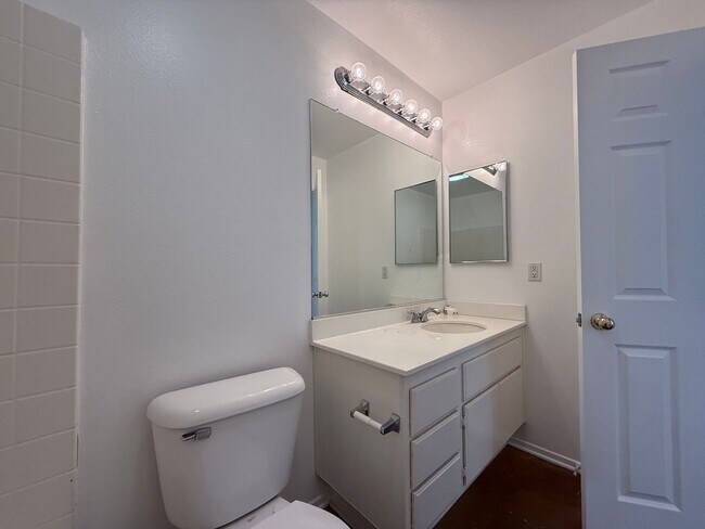 Building Photo - Palmdale 4 Bedroom + 3 Bath