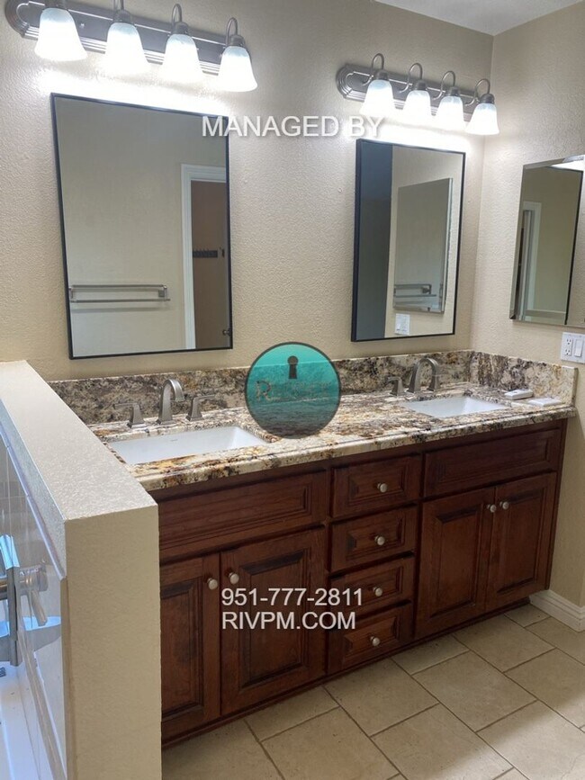 Building Photo - Beautiful 4-bedroom, 3-bathroom home located in the highly desirable Canyon Crest neighborhood.