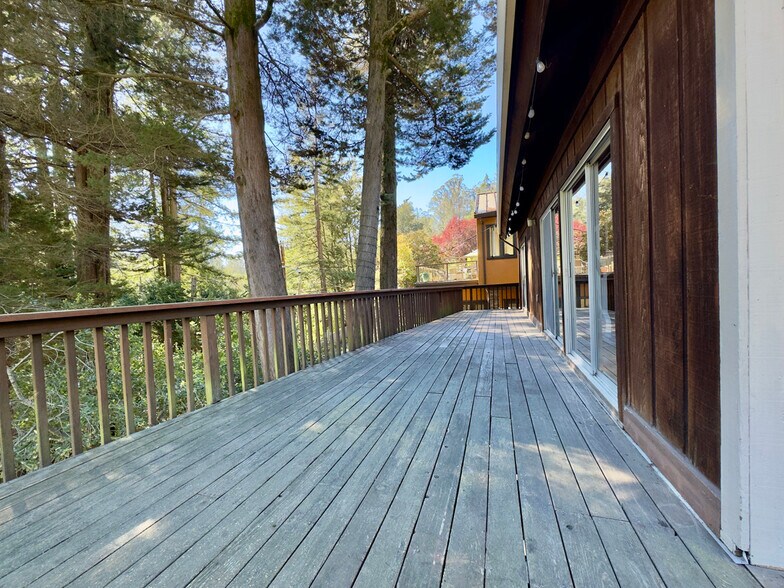 Building Photo - 6583 Valley View Rd