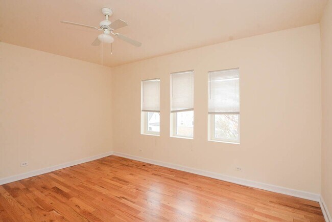 Building Photo - 2347 N Drake Ave