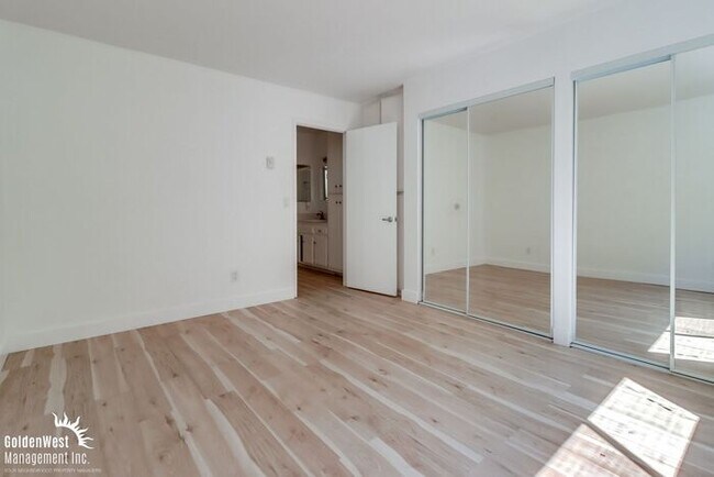 Building Photo - Modern 1Bdm 1Ba Condo in Pacific Beach!