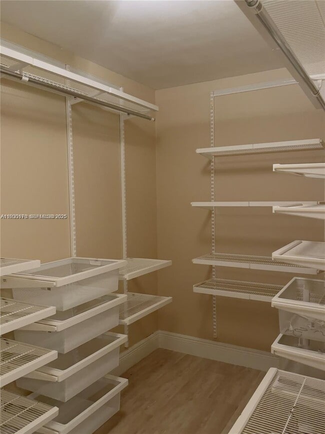 Building Photo - 2000 Towerside Terrace