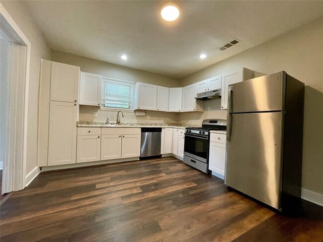 Building Photo - 3284 Stillwood Dr