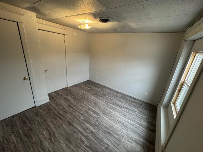 Building Photo - 425-1A Vermilion-N