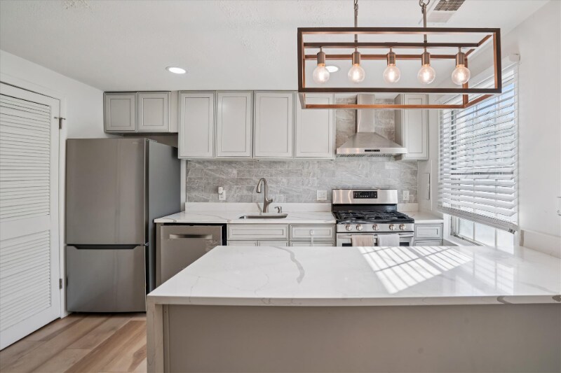 Building Photo - 1925 Dutch Village Dr