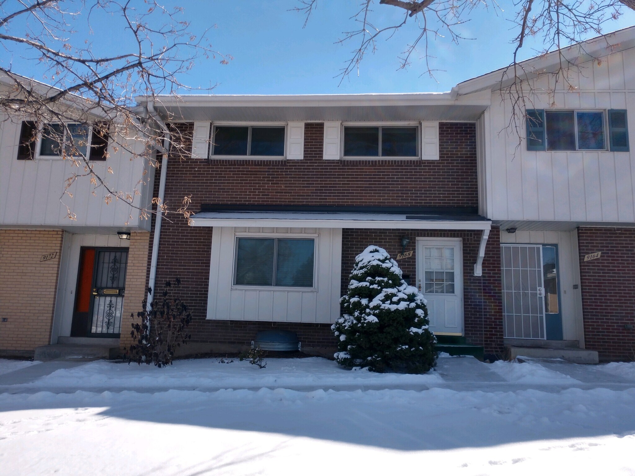 Front exposure - 9168 E Nassau Ave