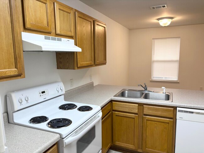 Building Photo - 27 Baywood Ct NW