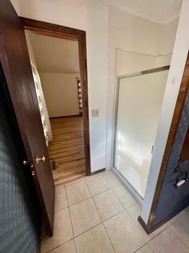 Building Photo - 3839 N Stewart Ave