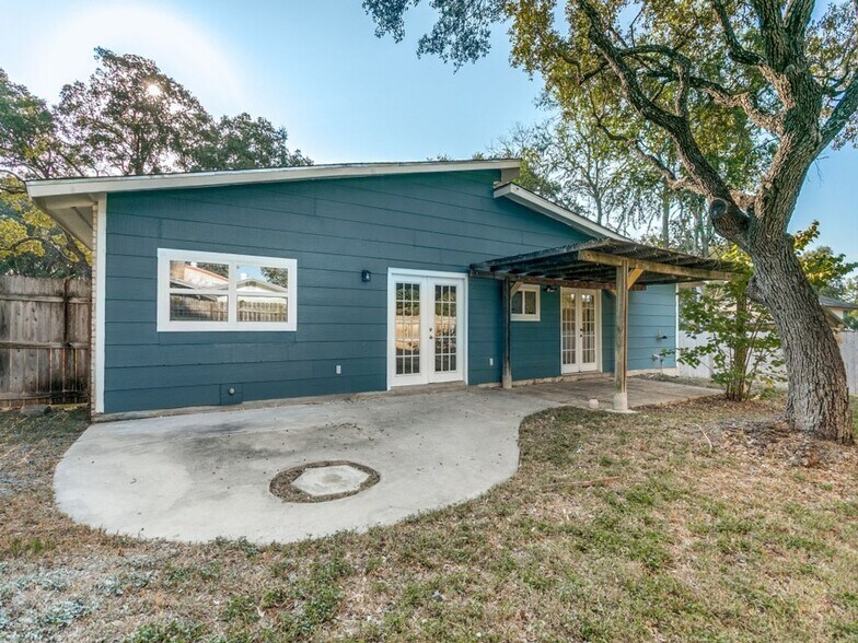 Building Photo - 12411 Ln Lira St