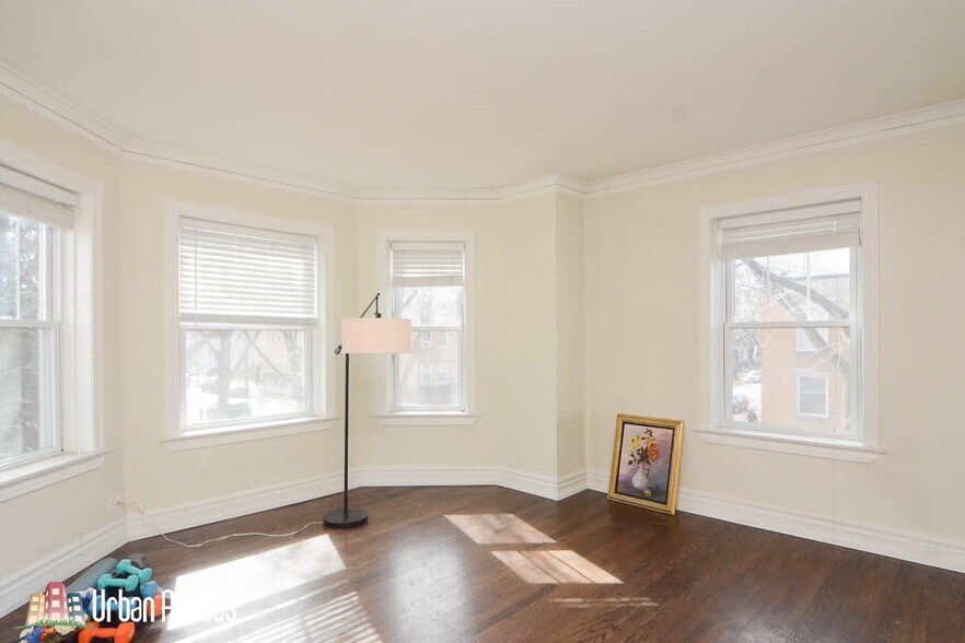 Building Photo - 3716 N Hoyne Ave