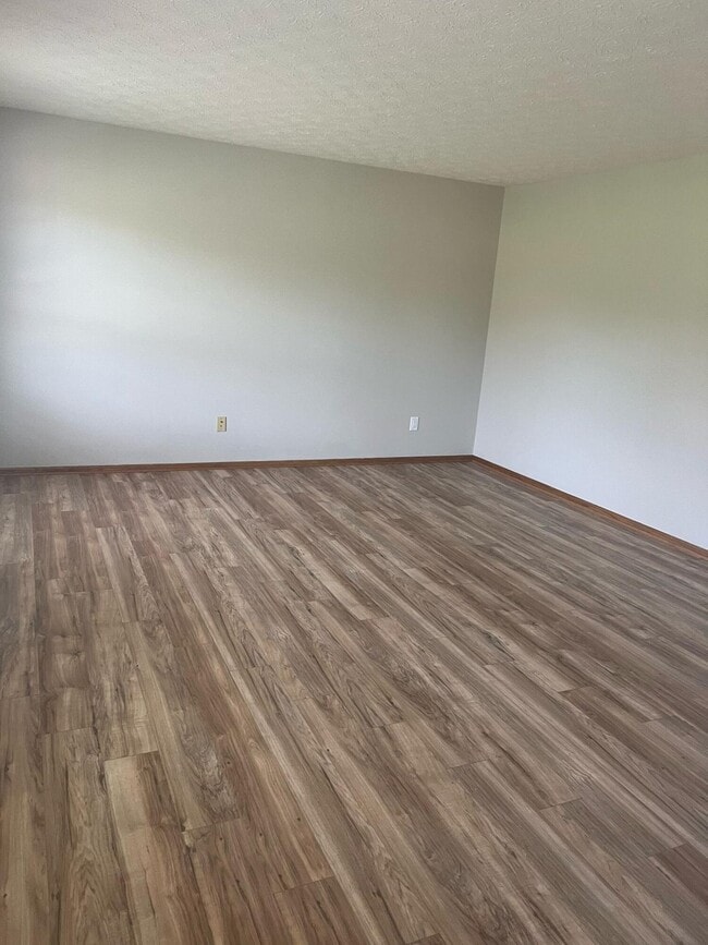 Building Photo - 1675 Braumiller Rd