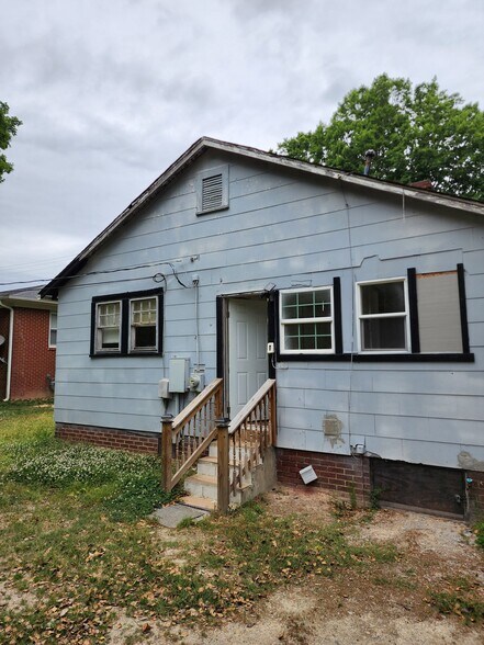Building Photo - 715 W Rice St