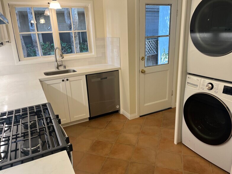 Building Photo - 1040 Prospect Ave