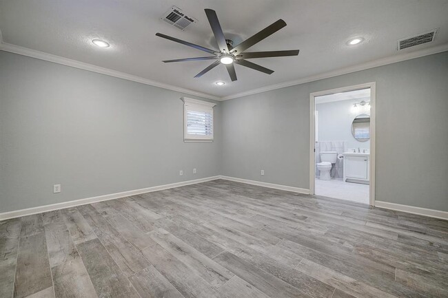 Building Photo - 1614 Droxford Dr