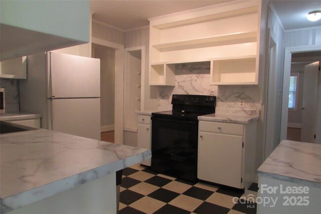 Building Photo - 501 Dunham Rd