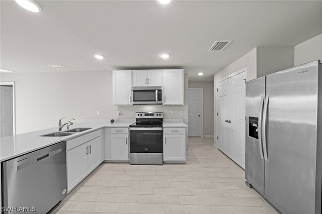 Building Photo - 2911 NW 9th Ave