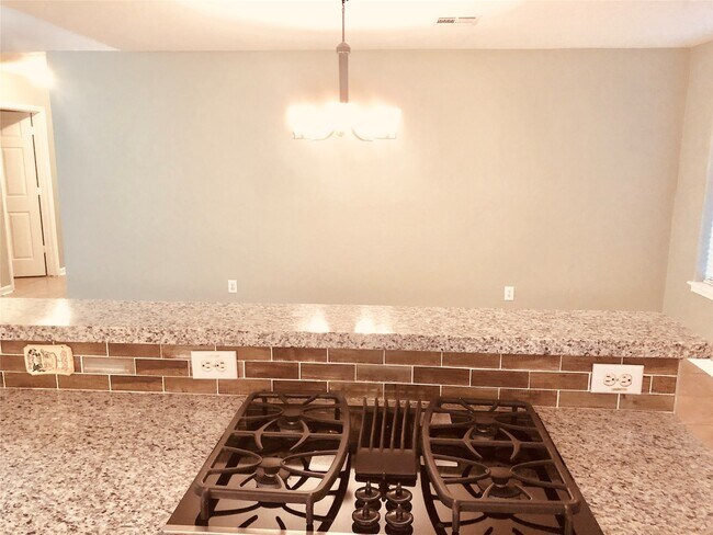 Building Photo - 2510 Carriage Ln