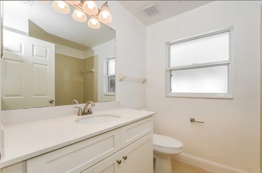 Building Photo - 11855 Hatcher Cir