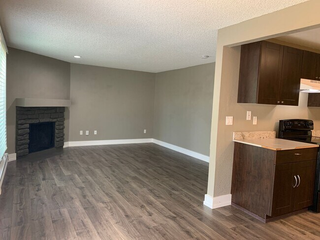 2 Bedroom/1bath in Tacoma - 4Plex (OPEN H... - 2 Bedroom/1bath in Tacoma - 4Plex  (OPEN H...