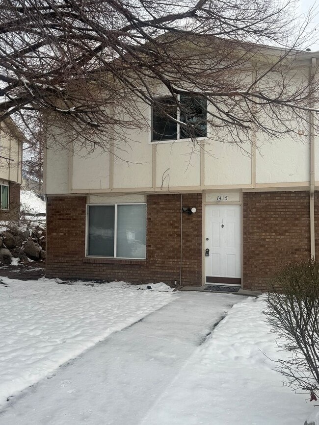 Building Photo - Beautiful 2 bedroom duplex for rent in Cottonwood Heights!