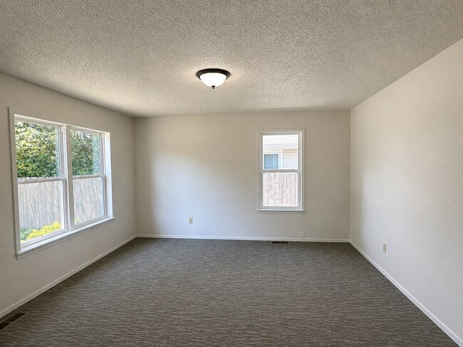 Building Photo - 1838 N Hillcrest Ave