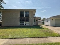 Building Photo - 16405 George Dr