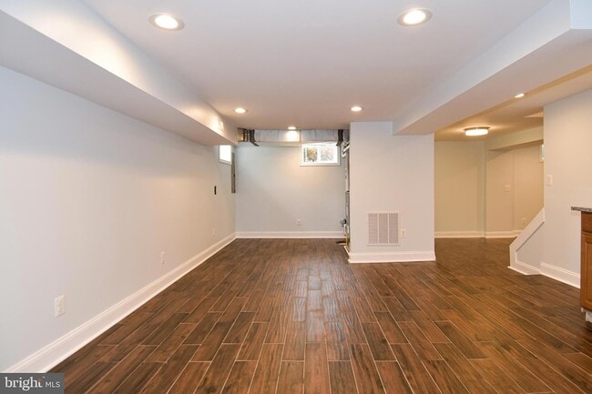 Building Photo - 7125 Harrison Ln
