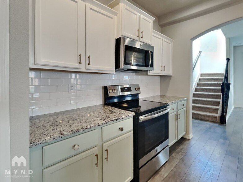 Building Photo - 7074 New Meadow Dr