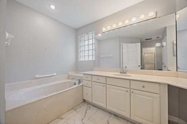 Building Photo - Gorgeous All-Brick San Jose Home!
